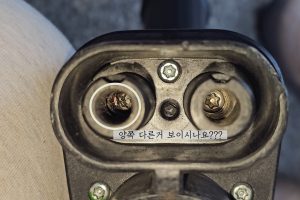현대차그룹 전기차 DC 충전구 결함 논란…교통안전공단, 국토부에 공식 조사 요청 EP73휴게소에서 5시간 고립 배터리 온도가 올라가고 있다. 전기차 충전기 꼭 확인하고 충전하세요 확인하는데1초 그냥 꽂았다가 100만원 날아갈뻔 EV9 충전기 7 35 screenshot 4