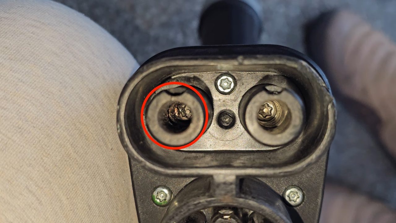 현대차그룹 전기차 DC 충전구 결함 논란…교통안전공단, 국토부에 공식 조사 요청 EP85.전기차 충전기 안 뽑혀서 차 고장 충전기 회사에 보상받은 이야기 전기차 충전기 안빠짐 11 45 screenshot 3