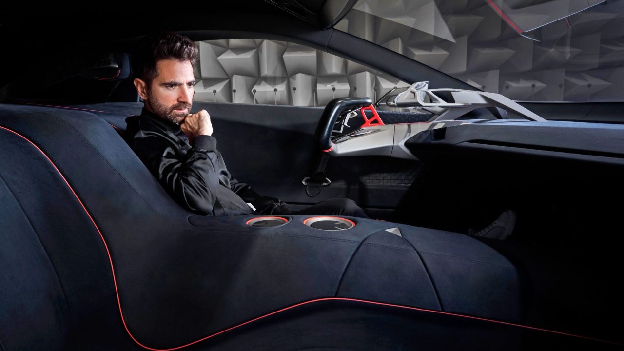 감성인가 소음인가?… BMW 등 도입한 ‘가짜 엔진음’ 합법 옵션 된다 P90377092 Robb Report bmw sound designer r 1 scaled 1 1