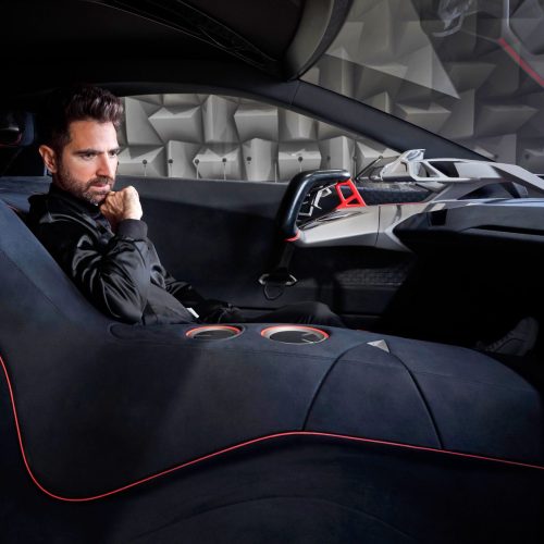 감성인가 소음인가?… BMW 등 도입한 ‘가짜 엔진음’ 합법 옵션 된다 P90377092 Robb Report bmw sound designer r 1 scaled 1 5