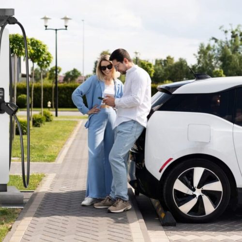 슈나이더, '720kW' 초급속 충전기 출시… 12대 동시 충전, 물류 패러다임 바꾼다 Schneider Electric launches EV charging system with up to 720 kW and decentralized architecture 1024x682 1 6