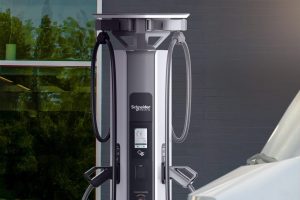 슈나이더, '720kW' 초급속 충전기 출시… 12대 동시 충전, 물류 패러다임 바꾼다 Schneider Electric launches EV charging system with up to 720 kW and decentralized architecture 3