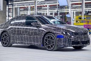 BMW i3 선행 양산 돌입… 테슬라 모델3 잡을 '게임 체인저' 온다 bmw i3 vorserienfahrzeug im bmw group werk munchen 2 3