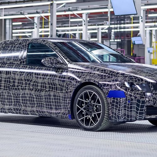 BMW i3 선행 양산 돌입… 테슬라 모델3 잡을 '게임 체인저' 온다 bmw i3 vorserienfahrzeug im bmw group werk munchen 2 7