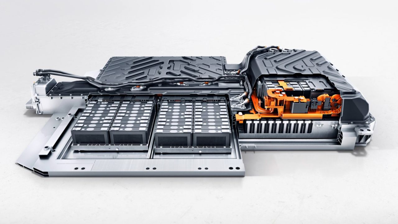 메르세데스-벤츠, EQA·EQB 배터리 화재 리콜 1년 만에 '실물 교체'로 전환 everything you need to know about mercedes eqas highly efficient powertrain 9 2