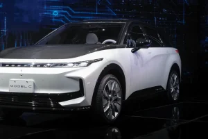 폭스콘, 정저우에 전기차 R&D센터 가동…"신차 개발 24개월로 단축" foxconn foxtron model c 2021 01 min 1400x700.png 2