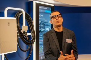 중국산 배터리 안 써… GM, '반값·고성능' 다 잡은 역대급 신기술 공개 gm forward event 2025 4 6