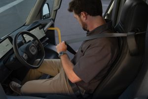 아마존, 리비안 전기 배달 밴 3만 대 돌파…2030년 10만 대 목표 순항 중 imgi 114 saftey hravmb 6