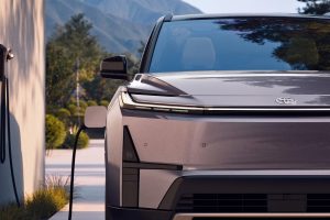 아이오닉 9과 경쟁할 토요타 하이랜더 EV 공개, 20년 공식 깨고 전기 SUV로 재탄생 imgi 118 9199e0a6 1511 552b a96c 71f6bd450000 2