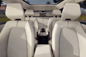 아이오닉 9과 경쟁할 토요타 하이랜더 EV 공개, 20년 공식 깨고 전기 SUV로 재탄생 imgi 23 0eb9c13d 3a59 5de7 8780 862cf1d50000 12