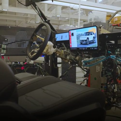 리비안, 2026년 첫 OTA 예고…혹한기 주행·드라이브 모드 대폭 손본다 imgi 24 Rivian R2 Interior CNBC 5