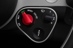 페라리 첫 전기차 '루체' 인테리어 전격 공개…아이폰 낳은 조니 아이브가 5년간 빚었다 imgi 53 Ferrari Luce interior 2026 8 4