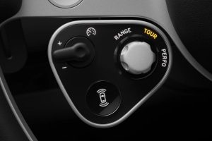 페라리 첫 전기차 '루체' 인테리어 전격 공개…아이폰 낳은 조니 아이브가 5년간 빚었다 imgi 54 Ferrari Luce interior 2026 7 5