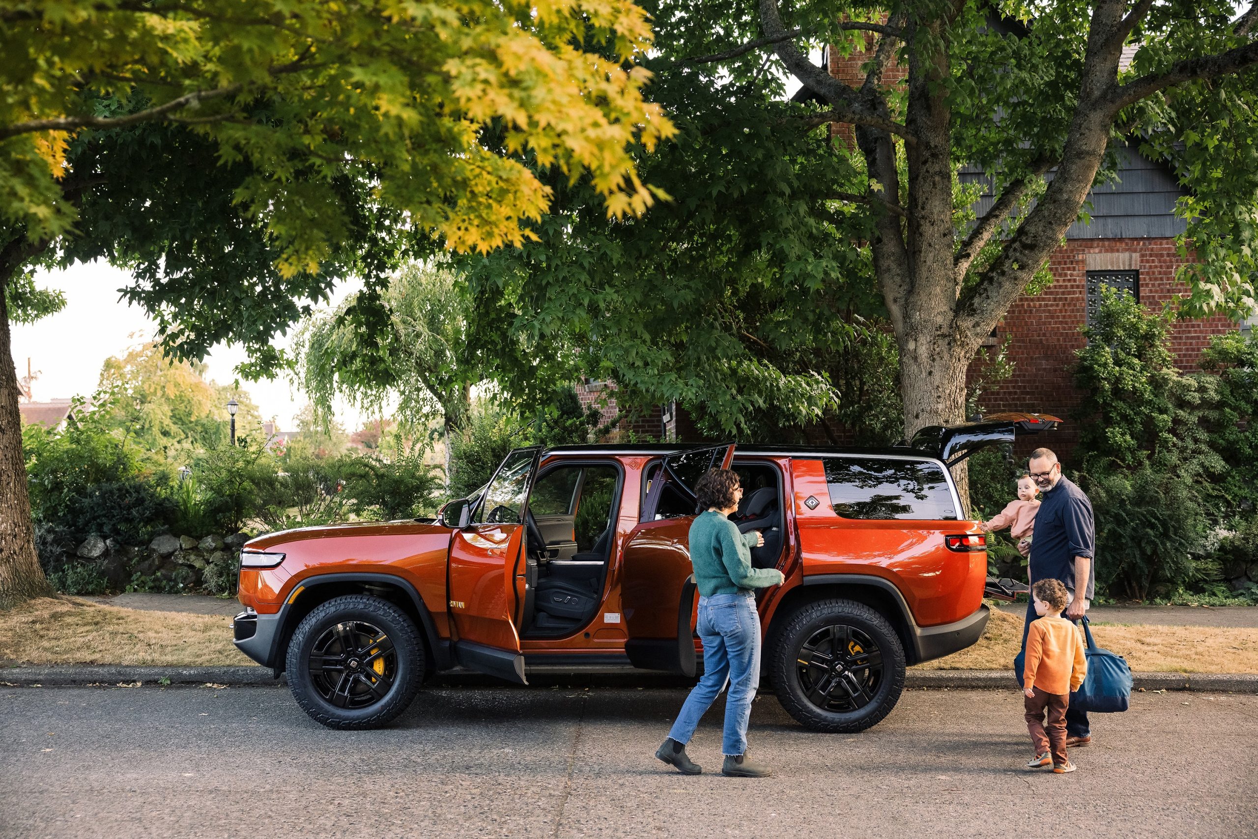 “35조원 태웠다” 리비안 CEO의 자신감, 왜? imgi 84 20230905 PeterBohler Olympic 1019 FINAL.png wzxdko scaled 1