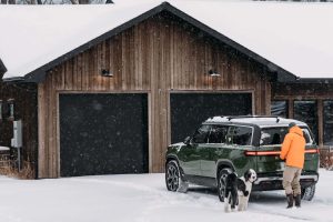 리비안, 소프트웨어 업데이트 한 번에 구형 전기차도 새 차로… '스포츠 모드·런치 모드' 전면 확대 rivian r1t software update version 2026.03 3 3