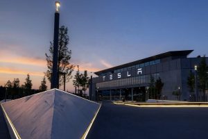 테슬라 기가 베를린 ‘몰래 녹음’ 논란…경찰, 노조 관계자 컴퓨터 압수 tesla giga berlin rave cave 2048x1126 1 4