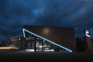 테슬라 기가 베를린 ‘몰래 녹음’ 논란…경찰, 노조 관계자 컴퓨터 압수 tesla giga small haus solar powerwall 3 powered giga berlin display building 1000x600 1 3