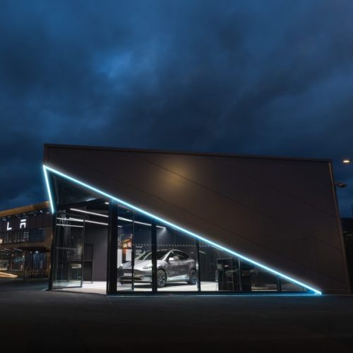 테슬라 기가 베를린 ‘몰래 녹음’ 논란…경찰, 노조 관계자 컴퓨터 압수 tesla giga small haus solar powerwall 3 powered giga berlin display building 1000x600 1 6