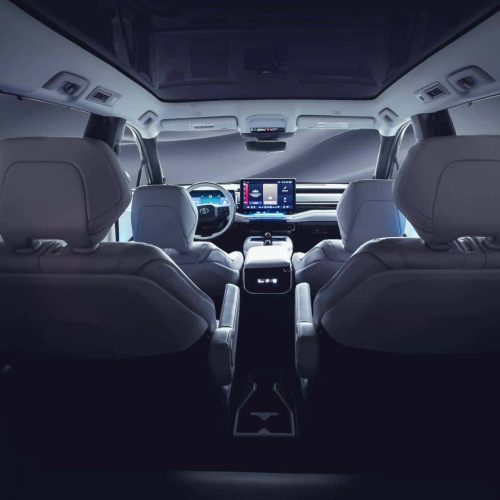 EV9·아이오닉9 잡겠다…토요타 3열 대형 전기 SUV 실내 공개 toyota three row electric suv teaser 4