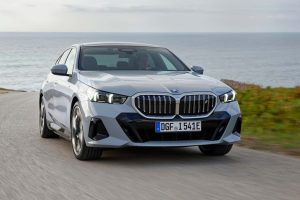 BMW i5, 북미서 ‘테슬라 규격’ 기본화…NACS 전면 적용 5 BMW i5, 북미서 ‘테슬라 규격’ 기본화…NACS 전면 적용 2024 bmw i5 first drive review 5