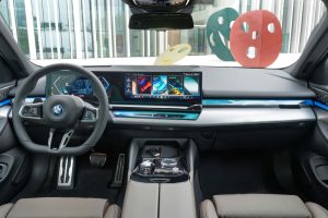 BMW i5, 북미서 ‘테슬라 규격’ 기본화…NACS 전면 적용 6 BMW i5, 북미서 ‘테슬라 규격’ 기본화…NACS 전면 적용 2024 bmw i5 first drive review 4 6
