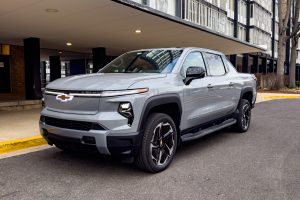 코스트코서 전기차 할인받는다…실버라도 EV·폴스타 3·4, 회원 전용 특가 제공 2025 Chevrolet Silverado EV LT 01 2