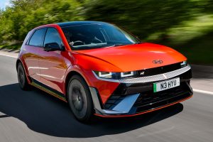 전기차 배터리 구독제 재추진… 아이오닉5 '반값' 살 수 있다지만, 갈 길은 멀다 2 전기차 배터리 구독제 재추진… 아이오닉5 '반값' 살 수 있다지만, 갈 길은 멀다 21 Hyunda Ioniq 5 N review 2025 UK 2