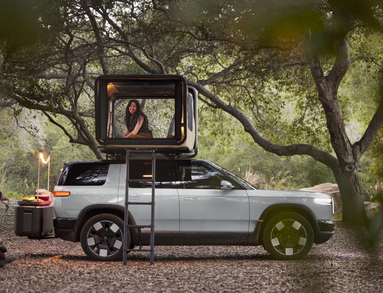 리비안 R2, 드디어 가격표 공개… 테슬라 모델 Y 정조준한 네 가지 트림 240228 Eric Anderson 2880x1920 15 7