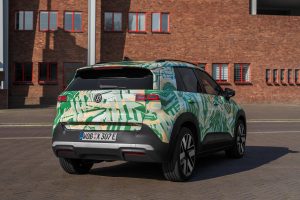 ID.4보다 싸고 실속 있다…폭스바겐 ‘ID. 크로스’ 핵심은 가격 41278 camouflaged electric id cross in amsterdam 13 9