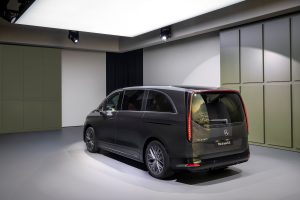 메르세데스-벤츠 VLE 심층 분석…115kWh·320kW 충전, EQV의 한계를 완전히 지웠다 50240 26c0010 301 33