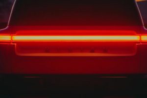 리비안 R2 공개전 사양 유출… 10→80% 충전 29분·주행 531km LEAKED Rivian R2 Specs and Pricing Revealed 8 7