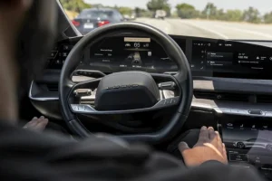 루시드, 그래비티 소프트웨어 또 업데이트…95% 고쳤다더니 패치 또 나왔다 Lucid hands free driving 4