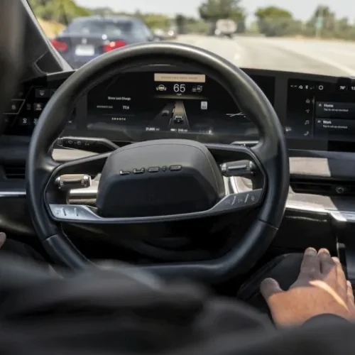 루시드, 그래비티 소프트웨어 또 업데이트…95% 고쳤다더니 패치 또 나왔다 Lucid hands free driving 8