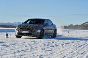 충전 400kW·항속 800km 이상…BMW가 테슬라 모델3 겨냥해 꺼낸 카드 P90631133 highRes 2