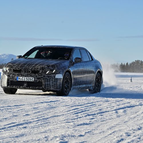 충전 400kW·항속 800km 이상…BMW가 테슬라 모델3 겨냥해 꺼낸 카드 P90631133 highRes 16