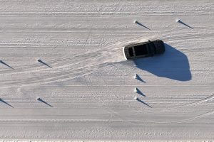 충전 400kW·항속 800km 이상…BMW가 테슬라 모델3 겨냥해 꺼낸 카드 P90631135 highRes 12