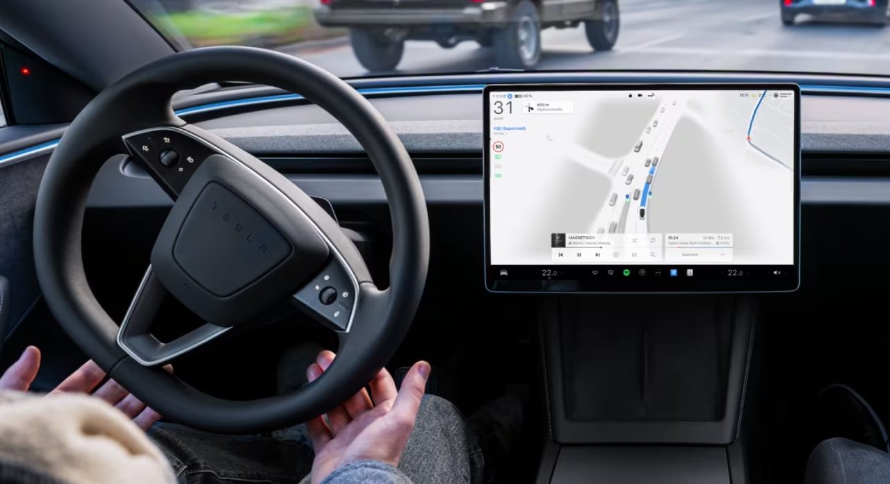 머스크 "몇 주 안에 배포"…테슬라 FSD v14.3, 내부 테스트 돌입 fsd supervised interior 1 1