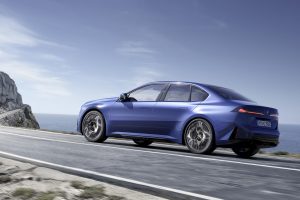 10분 충전에 400km… BMW 신형 i3 공개, 테슬라 정조준 imgi 108 2027 bmw i3 neue klasse shatters competition with 463 horsepower and up to 560 miles of range 5 3