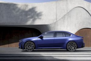 10분 충전에 400km… BMW 신형 i3 공개, 테슬라 정조준 imgi 110 2027 bmw i3 neue klasse shatters competition with 463 horsepower and up to 560 miles of range 7 5