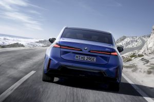 10분 충전에 400km… BMW 신형 i3 공개, 테슬라 정조준 imgi 111 2027 bmw i3 neue klasse shatters competition with 463 horsepower and up to 560 miles of range 8 6