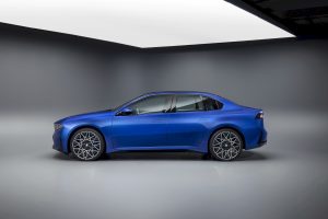 10분 충전에 400km… BMW 신형 i3 공개, 테슬라 정조준 imgi 121 2027 bmw i3 neue klasse shatters competition with 463 horsepower and up to 560 miles of range 1 18