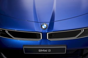 10분 충전에 400km… BMW 신형 i3 공개, 테슬라 정조준 imgi 129 2027 bmw i3 neue klasse shatters competition with 463 horsepower and up to 560 miles of range 2 24