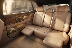 빈패스트, 초럭셔리 전기차 '락홍 800S·900S' 공개… BMW·벤츠 넘겠다 imgi 12 lac hong 900s rear seat 1400x933 1 10