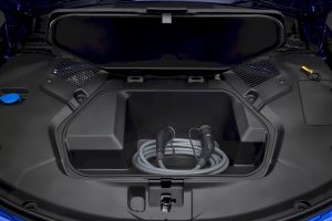 10분 충전에 400km… BMW 신형 i3 공개, 테슬라 정조준 imgi 149 2027 bmw i3 neue klasse shatters competition with 463 horsepower and up to 560 miles of range 4 31