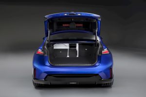 10분 충전에 400km… BMW 신형 i3 공개, 테슬라 정조준 imgi 151 2027 bmw i3 neue klasse shatters competition with 463 horsepower and up to 560 miles of range 4 49