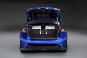 10분 충전에 400km… BMW 신형 i3 공개, 테슬라 정조준 imgi 152 2027 bmw i3 neue klasse shatters competition with 463 horsepower and up to 560 miles of range 4 53