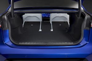 10분 충전에 400km… BMW 신형 i3 공개, 테슬라 정조준 imgi 154 2027 bmw i3 neue klasse shatters competition with 463 horsepower and up to 560 miles of range 5 43