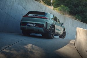 포르쉐, 전기차 3종 전부 K-배터리로 채운다... 카이엔 일렉트릭 하반기 출시 imgi 31 filters formatwebp 8