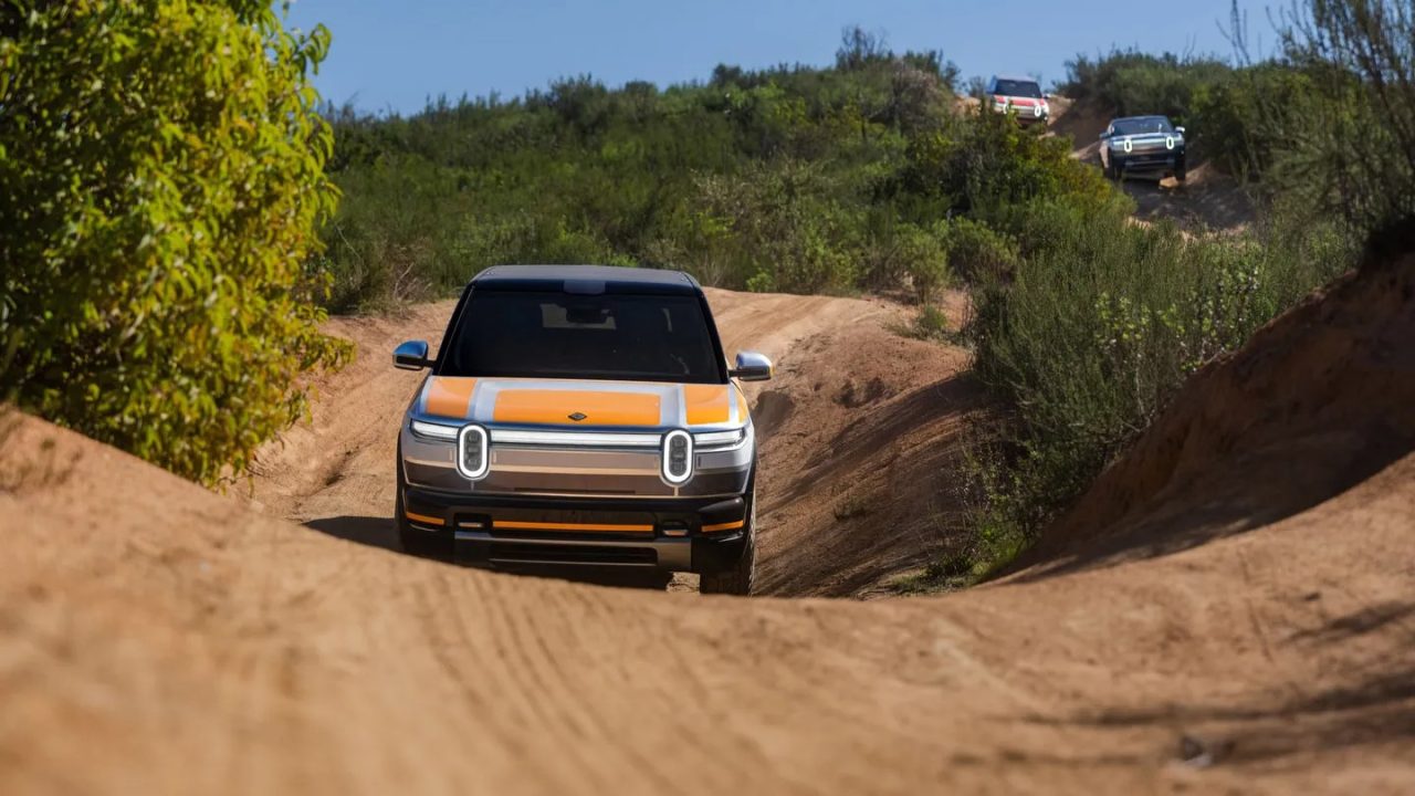 리비안 R2 글로벌 eSIM 첫 적용, 커넥티드 전략 선봉에 선다 imgi 33 Rivian R2Prototype 10 2