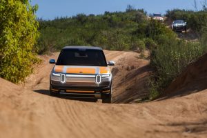 리비안 R2 글로벌 eSIM 첫 적용, 커넥티드 전략 선봉에 선다 2 리비안 R2 글로벌 eSIM 첫 적용, 커넥티드 전략 선봉에 선다 imgi 33 Rivian R2Prototype 10 2